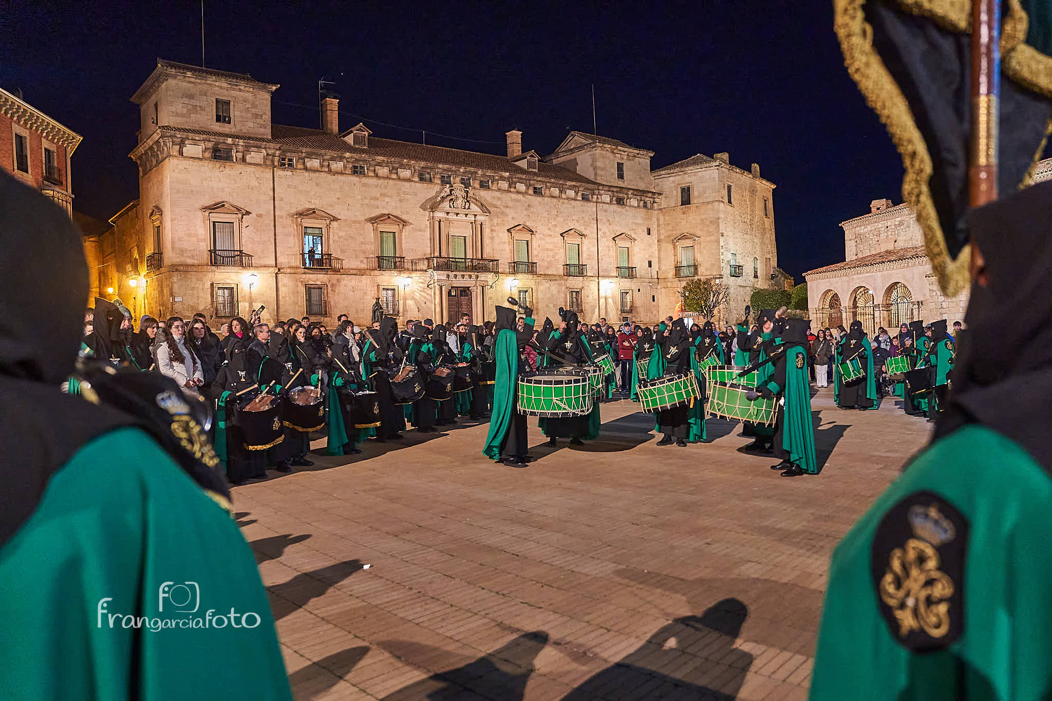 Rompida de la hora en la Plaza Mayor de Almazán el Jueves Santo